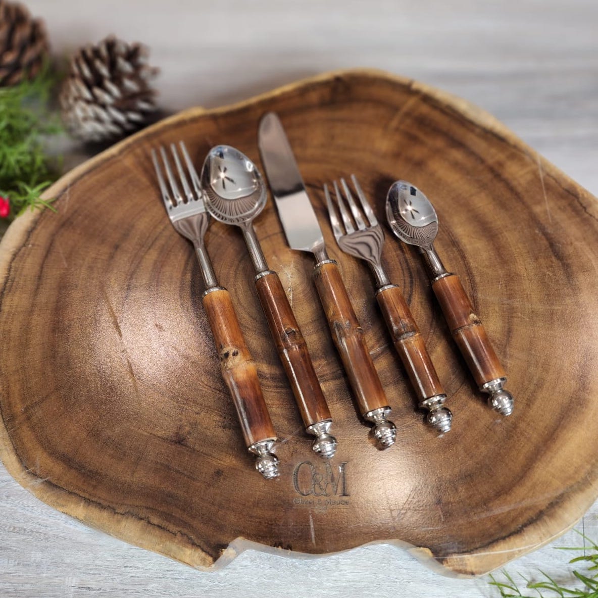 LA MADERA DE BAMBÚ Flatware Set