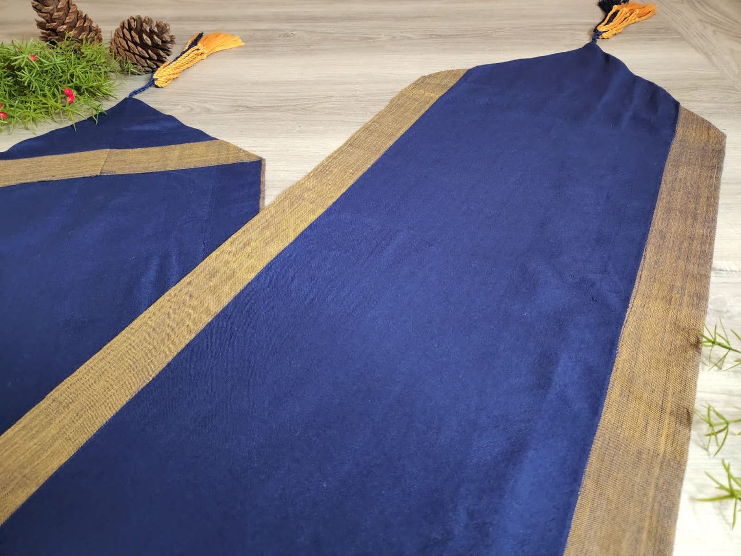 WEAVED TABLE RUNNERS
